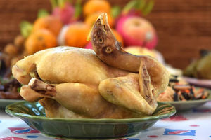 Hidangan ayam utuh saat Imlek.