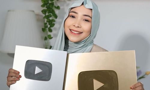 Ijfina Amalia, content creator yang sukses menggandakan pendapatannya lewat YouTube Shopping Affiliate. 