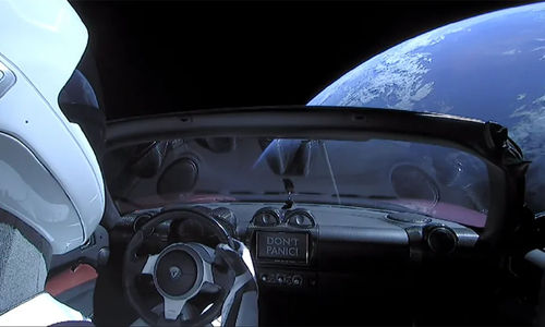 Tesla Roadster dan "pengemudinya" Starman