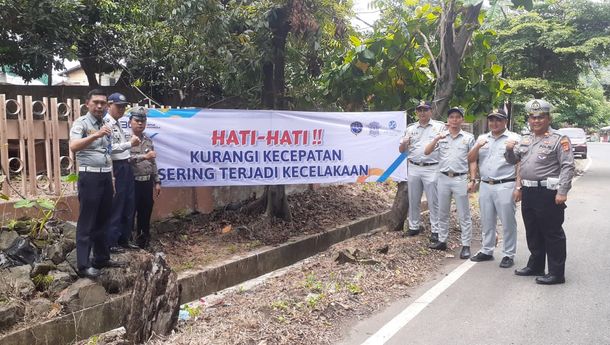 Jasa Raharja Survei Titik Rawan Laka Lantas dan Pasang Banner Himbauan Keselamatan