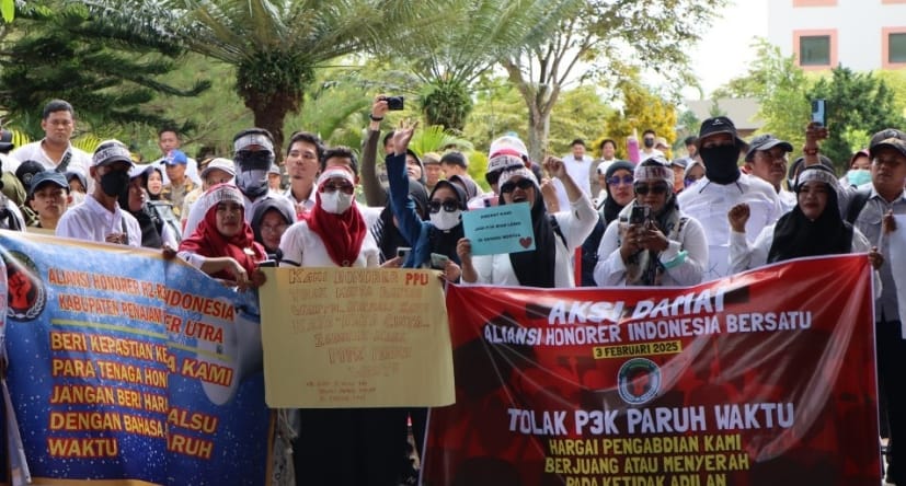 Tuntut PPPK Penuh Waktu, Ratusan Honorer PPU Gelar Aksi