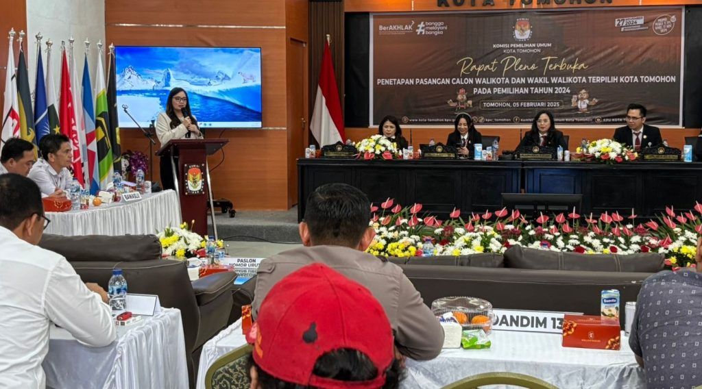 Wakil Wali Kota Terpilih, Sendy Rumajar saat menyampaikan sambutan dalam rapat pleno di Aula Kantor KPU Tomohon. (Foto:Istimewa)