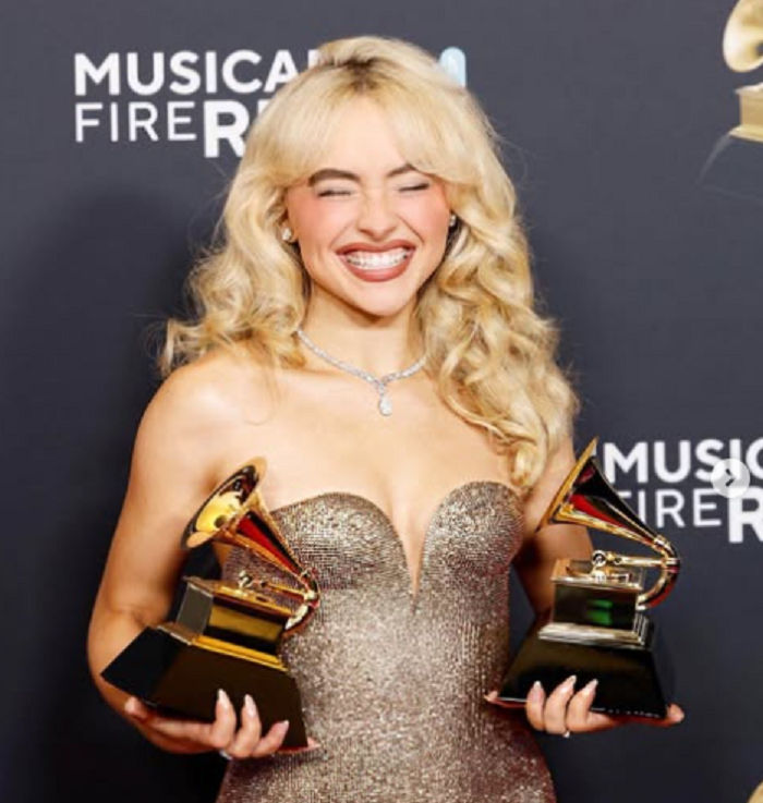 Sabrina Carpenter membawa pulang dua penghargaan GRAMMY untuk Best Pop Solo Performance dan Best Pop Vocal Album.