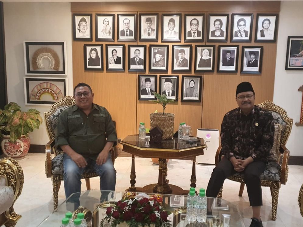 Ketua Umum SMSI Temui Mensos Bahas Sinergi Peringatan HPN 2025.jpeg