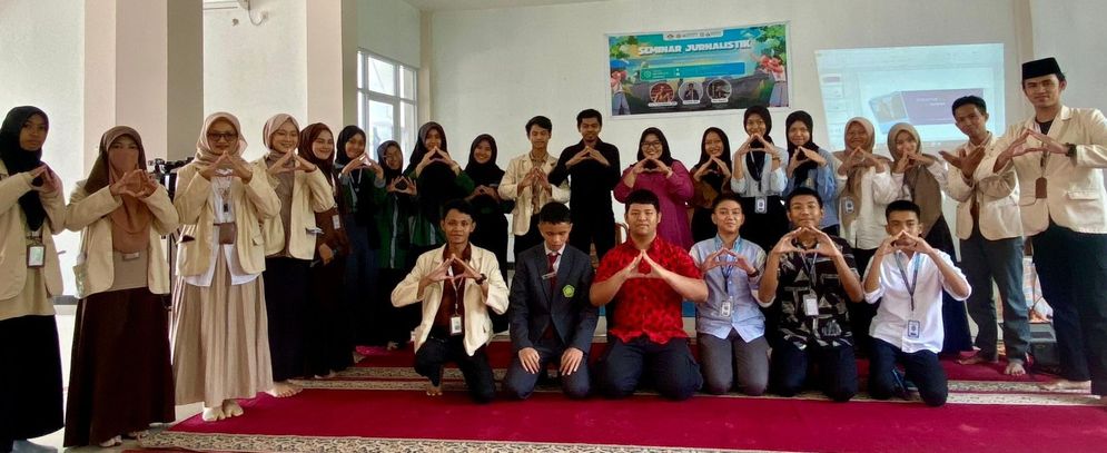 Mahasiswa KKN UIN Raden Fatah Palembang, Gelar Seminar Jurnalistik dan Serahkan Donasi Palestina