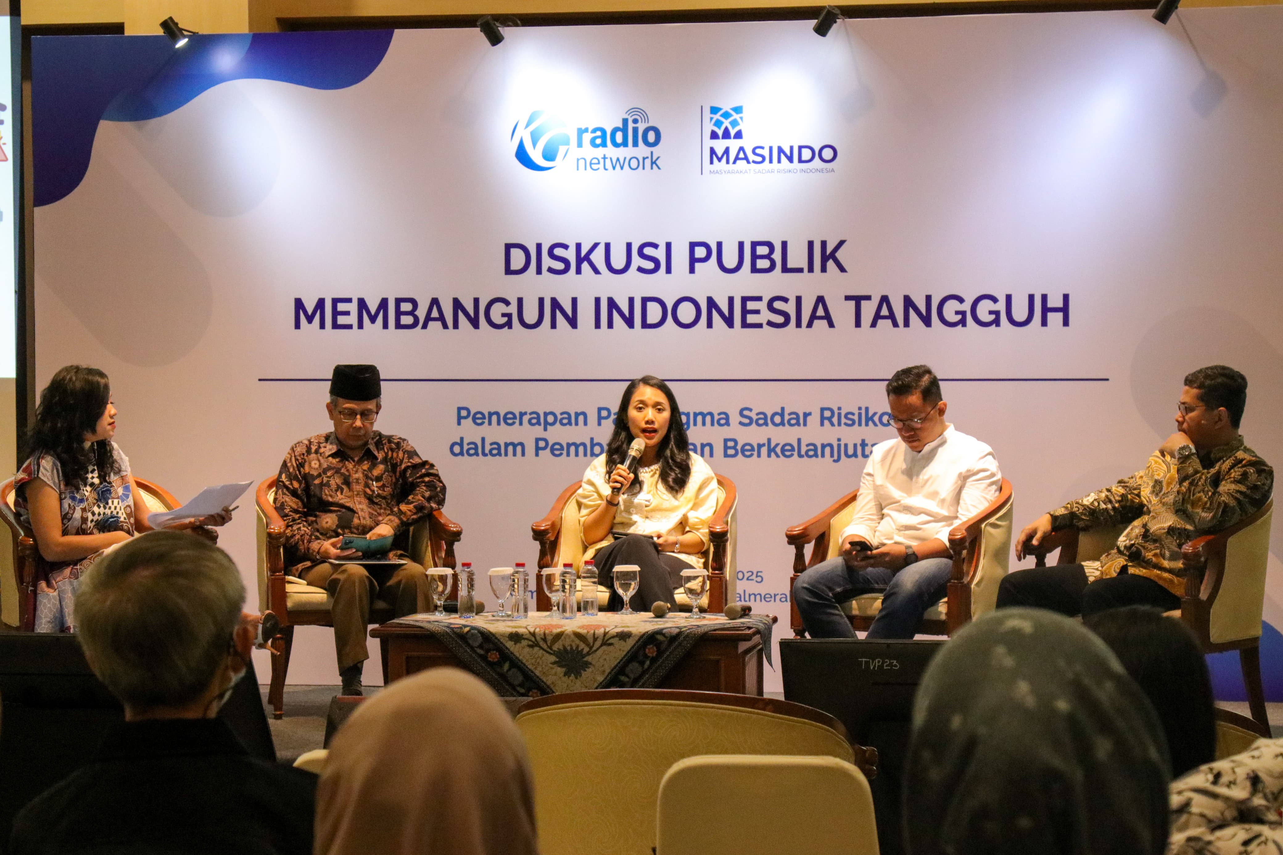 Diskusi Publik "Membangun Indonesia Tangguh: Penerapan Paradigma Sadar Risiko dalam Pembangunan Berkelanjutan" di Jakarta, Jumat (7/2/2025).