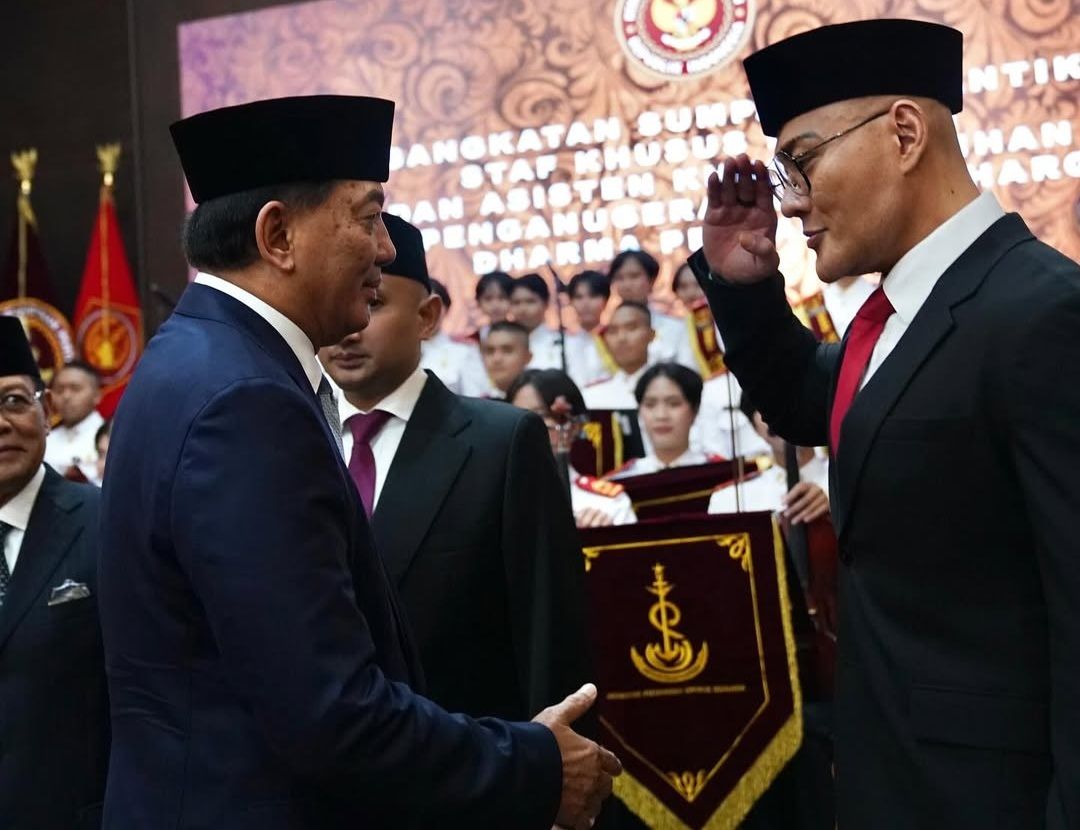 Kementerian Pertahanan (Kemenhan) melantik sejumlah staf khusus (stafsus) Menteri Pertahanan (Menhan) di Jakarta, Selasa, 11 Februari 2025. Salah satu stafsus yang diangkat adalah artis Deddy Corbuzier. 