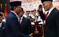 Kementerian Pertahanan (Kemenhan) melantik sejumlah staf khusus (stafsus) Menteri Pertahanan (Menhan) di Jakarta, Selasa, 11 Februari 2025. Salah satu stafsus yang diangkat adalah artis Deddy Corbuzier. 