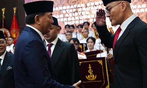 Kementerian Pertahanan (Kemenhan) melantik sejumlah staf khusus (stafsus) Menteri Pertahanan (Menhan) di Jakarta, Selasa, 11 Februari 2025. Salah satu stafsus yang diangkat adalah artis Deddy Corbuzier. 