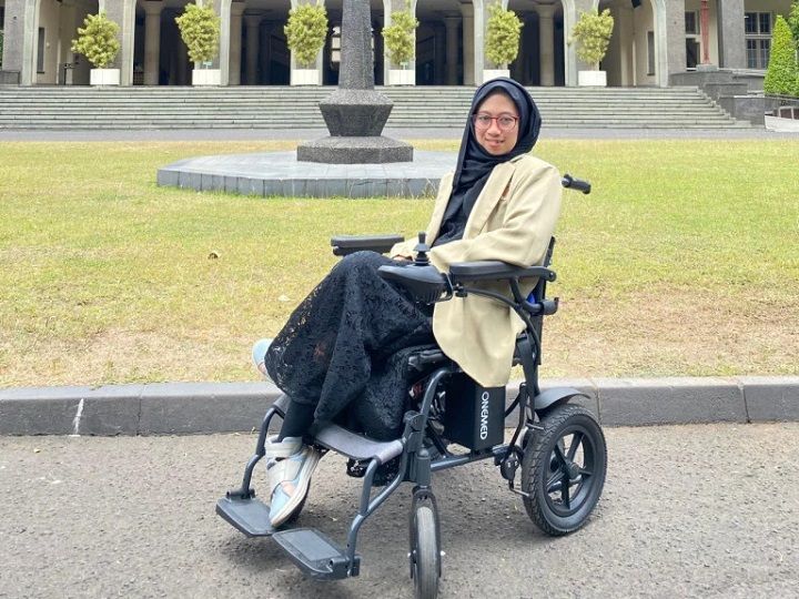 Dukungan Layanan Disabilitas UGM Antarkan Ida Mujtahidah Raih Gelar S2