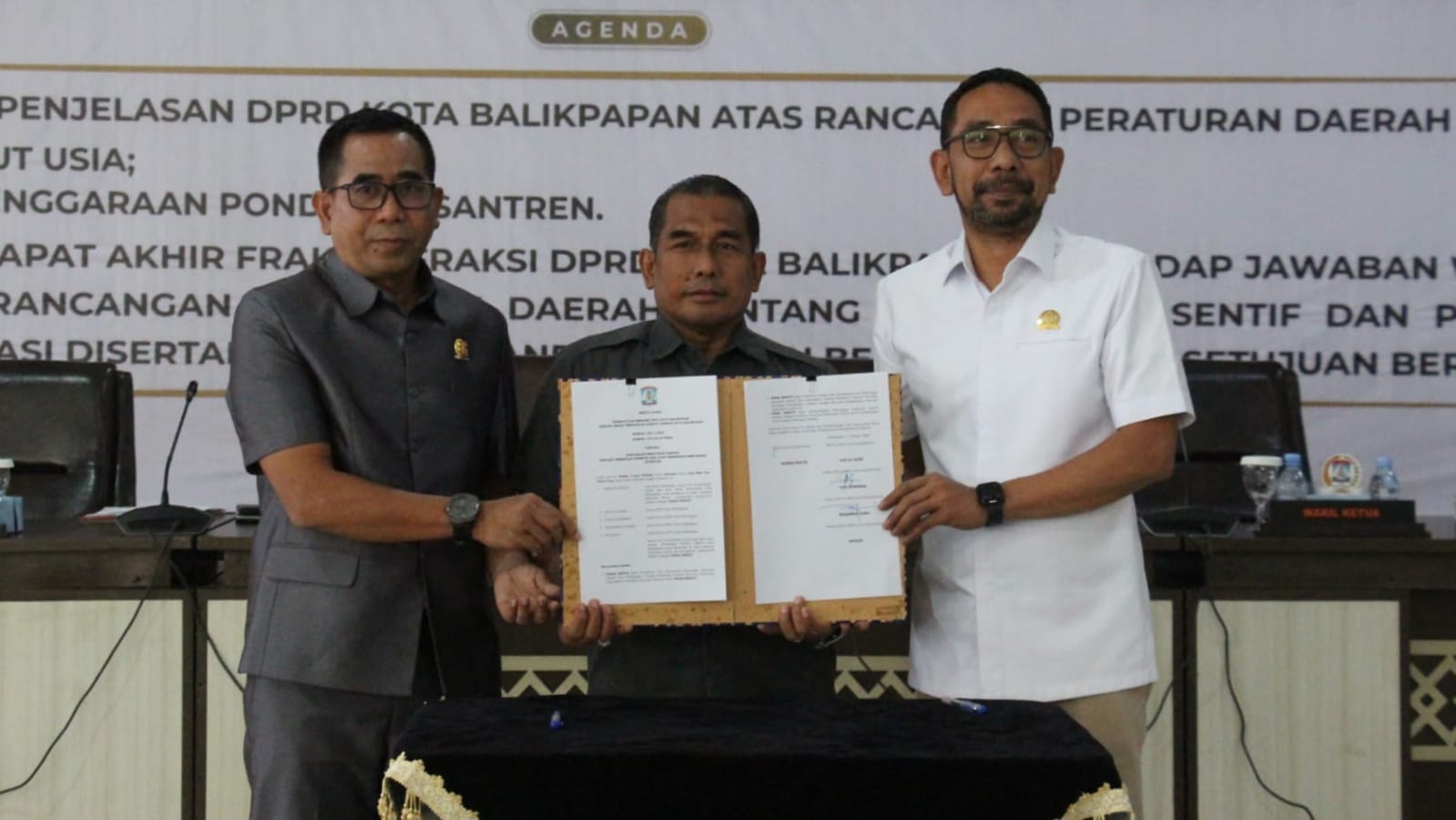 DPRD dan Pemkot Balikpapan sepakati pembahasan Raperda insentif usaha dan kemudahan investasi.