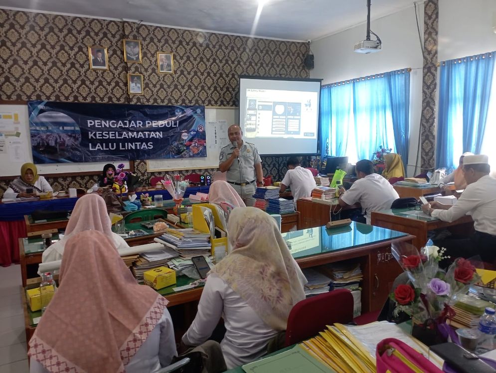 SMAN 14 Bandar Lampung menjadi tuan rumah kegiatan Pengajar Peduli Keselamatan Lalu Lintas (PPKL) dan Glorifikasi Aplikasi JR Safety Road. 