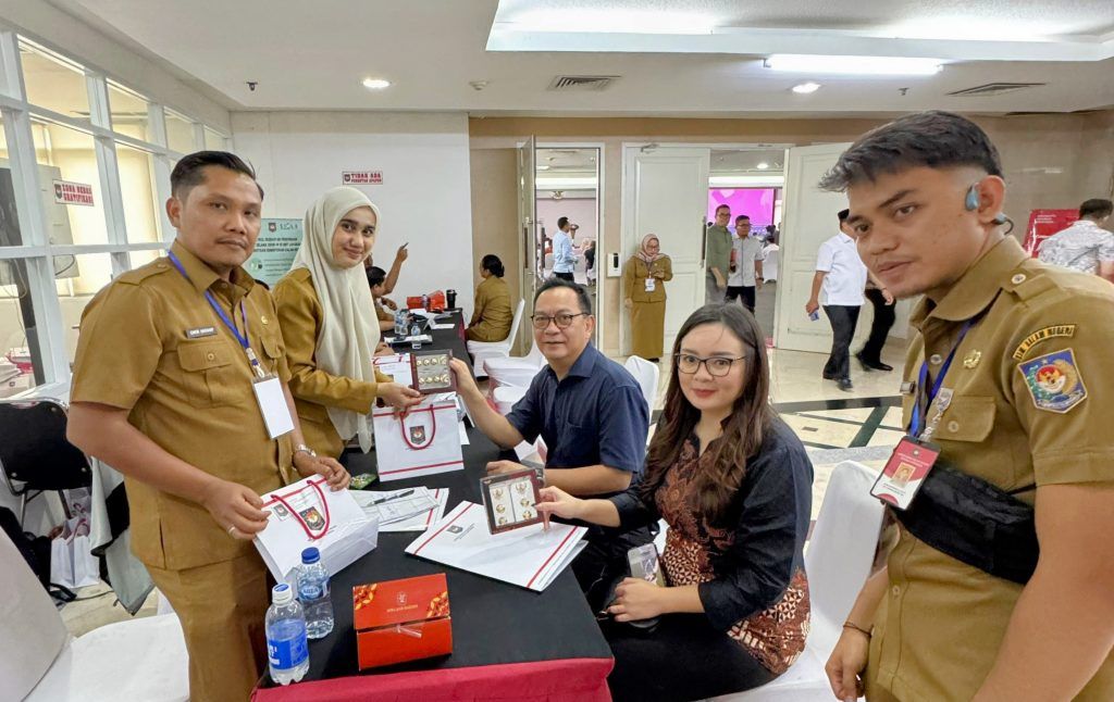 Caroll Senduk dan Sendy Rumajar saat proses registrasi dan test kesehatan di Kemendagri, Jakarta. (Foto:Istimewa)