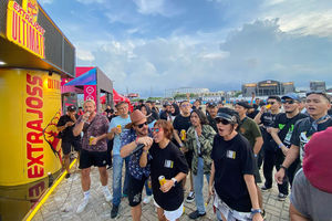 Extra Joss Dukung Konser Green Day - Panji 2.jpg