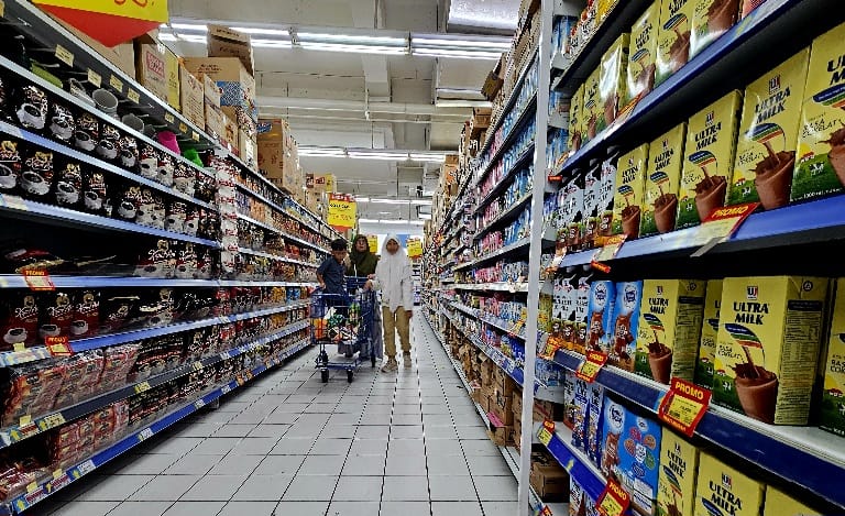 Survei Populix menunjukkan masyarakat menengah ke atas makin selektif berbelanja.