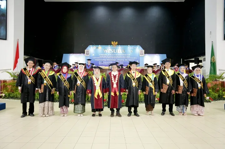 Prosesi Wisuda Mahasiswa UIN Sunan Kalijaga Dihadiri Tim Akreditasi ASIIN