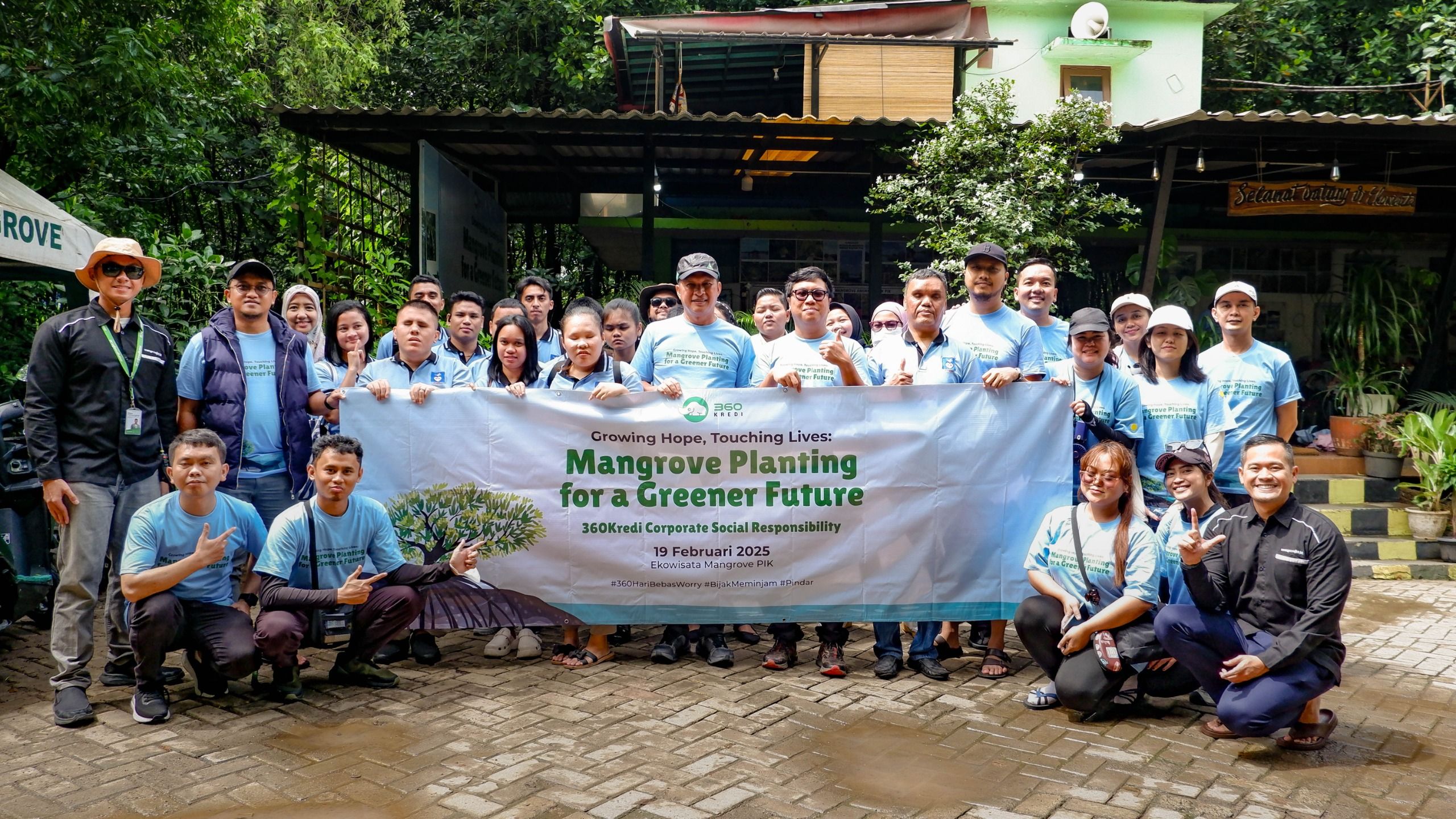 PT Inovasi Terdepan Nusantara - 360Kredi menunjukkan kepedulian terhadap lingkungan melalui kegiatan Corporate Social Responsibility (CSR) dengan menanam ratusan pohon mangrove. 