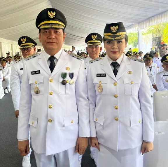 Caroll Senduk dan Sendy Rumajar dilantik sebagai Wali Kota dan Wakil Wali Kota Tomohon oleh Presiden Prabowo Subianto di Istana Kepresidenan, Jakarta. (Foto:Istimewa)