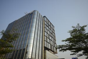 Kantor Pusat BFI Finance Serpong, Tangerang Selatan.JPG