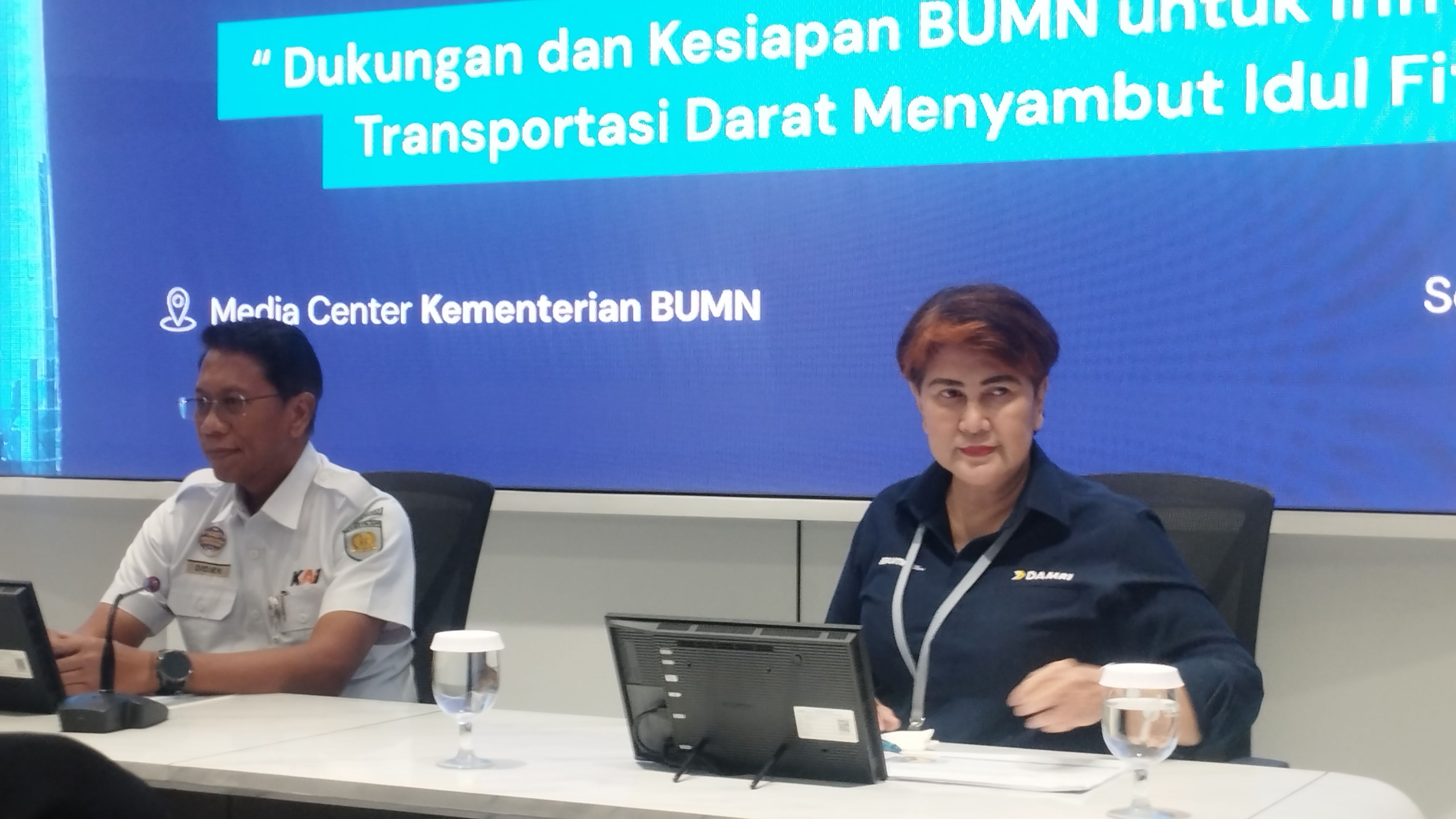 Direktur Utama KAI, Didiek Hartantyo dan Direktur Utama Setia N Milatia Moemin