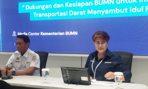 Direktur Utama KAI, Didiek Hartantyo dan Direktur Utama Setia N Milatia Moemin