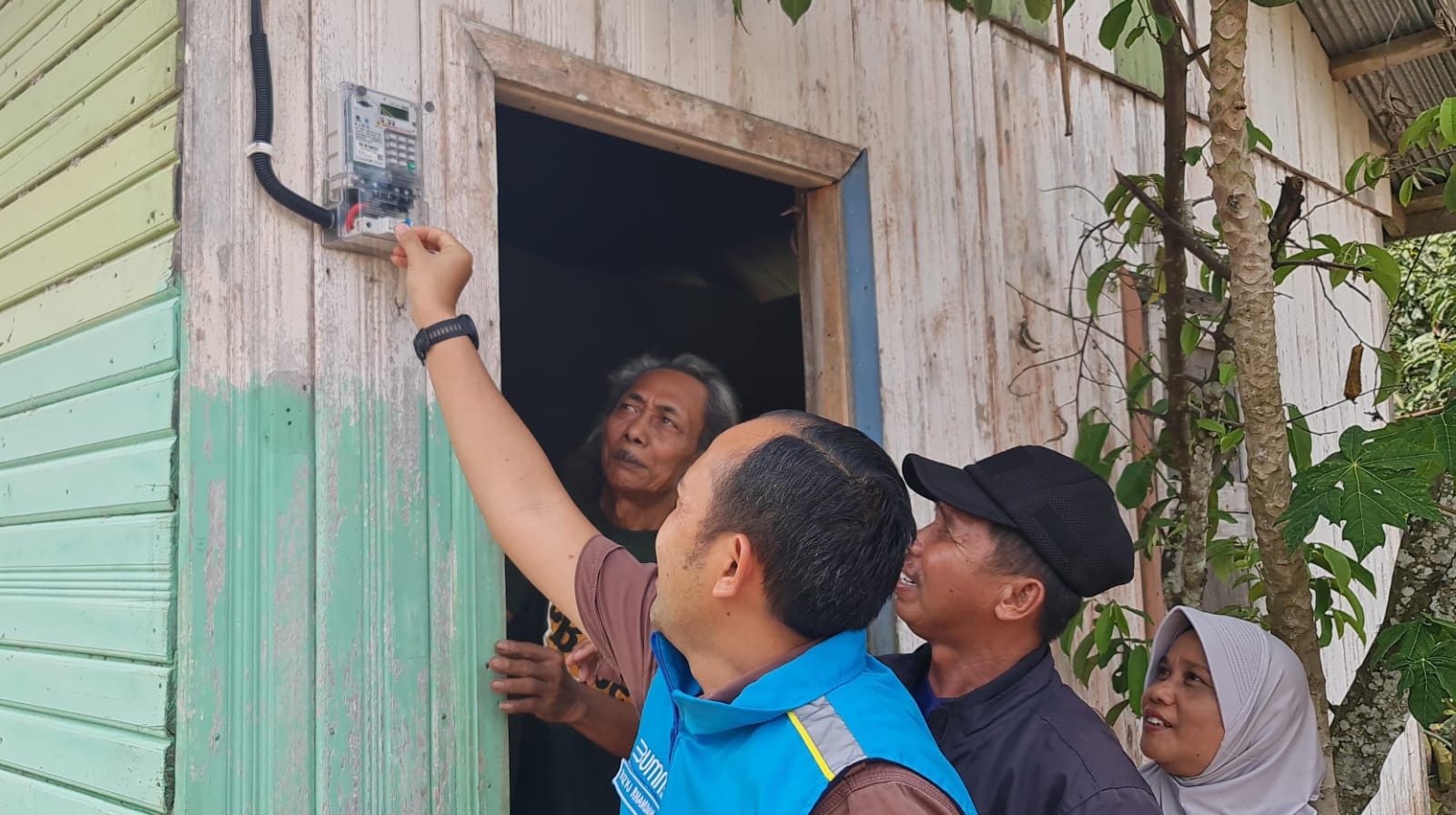PLN UID Kaltimra Terangi 246 Keluarga Prasejahtera 