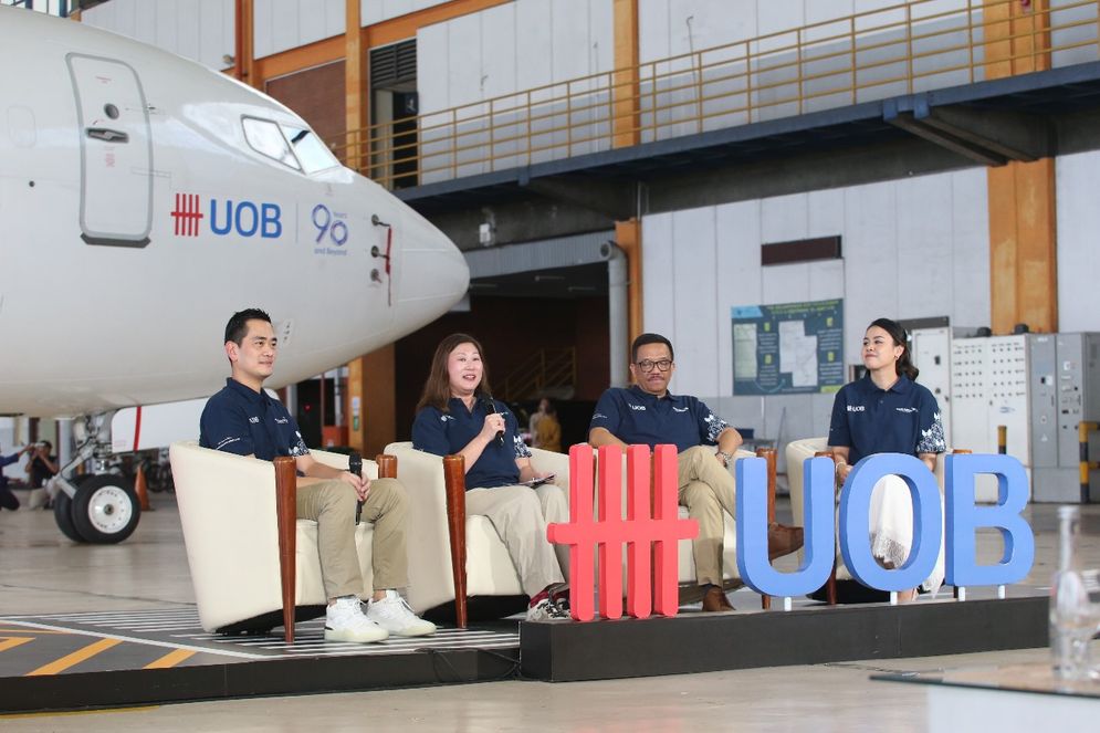 Pesawat Boeing 737-800 NG Garuda Indonesia Tampil dengan Sentuhan UOB Card