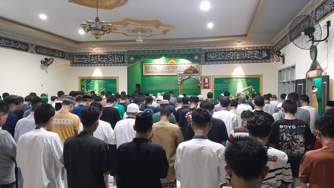 Sholat Taraweh yang dilaksanakan pihak Rutan Kelas IIA Manado. (Foto:Istimewa)