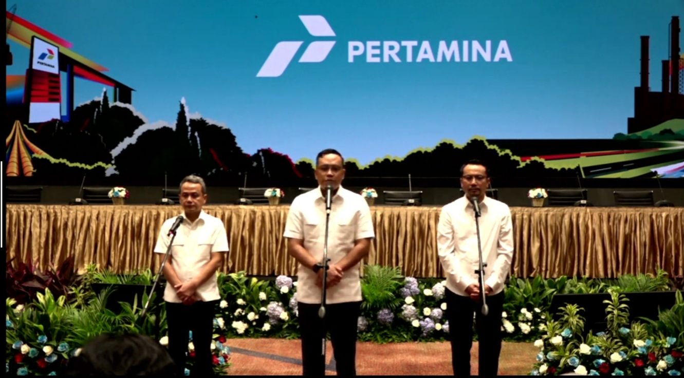 Direktur Utama PT Pertamina (Persero) Simon Aloysius Mantiri dalam Konferensi Pers, di Graha Pertamina, Senin, 3 Maret 2025.