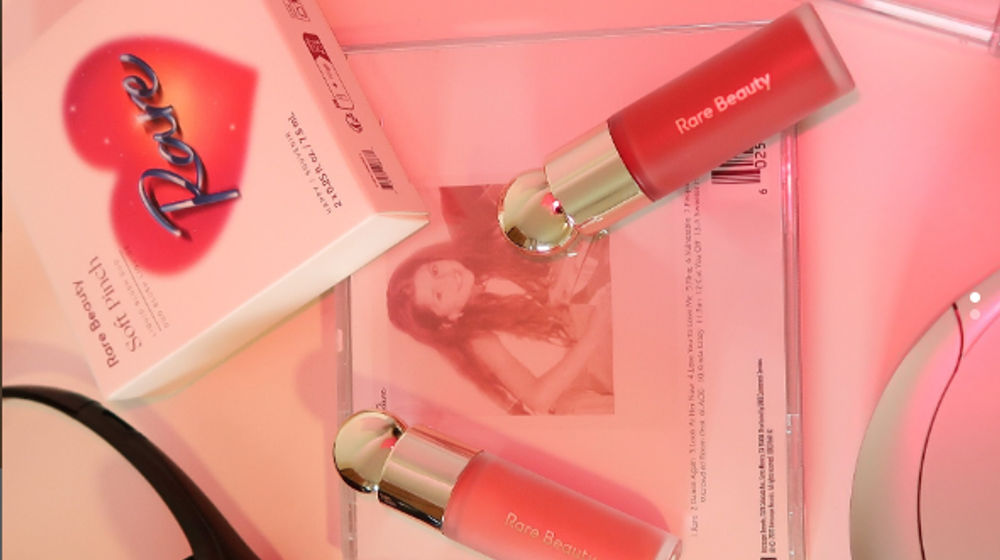Ilustrasi brand Rare Beauty milik Selena Gomez.