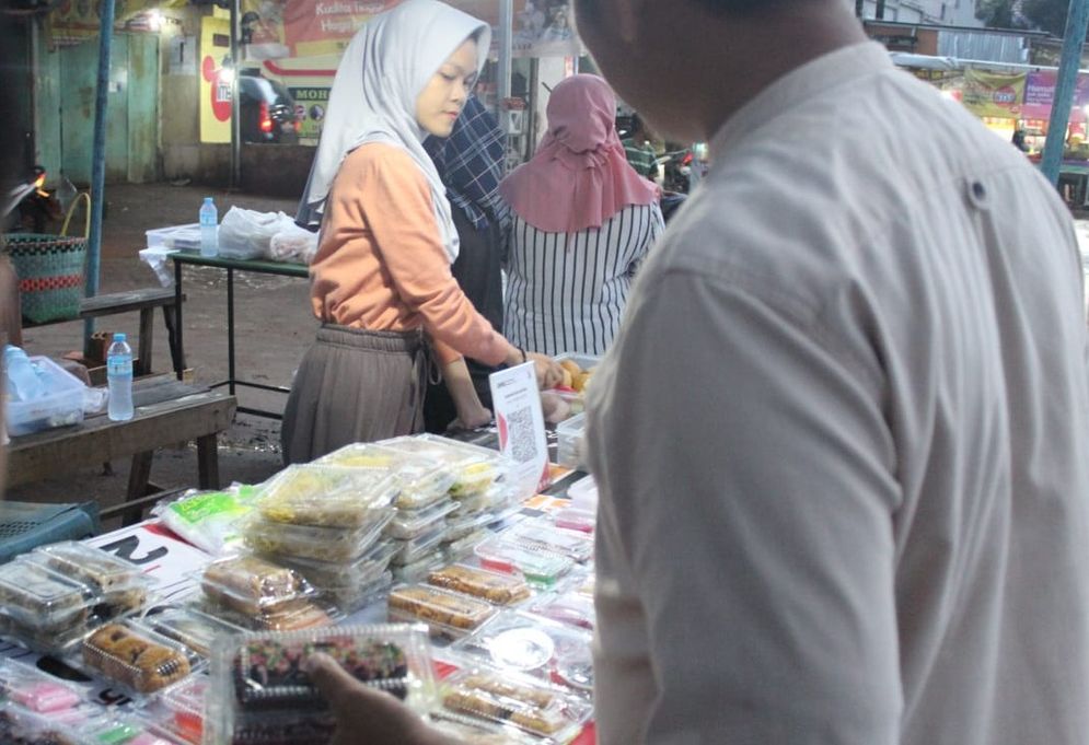 Suasana di pasar beduk Sukawinatan Palembang