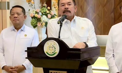 Jaksa Agung ST Burhanuddin bertemu dengan Direktur Utama PT Pertamina, Simon Aloysius Mantiri, di kantor Kejaksaan Agung