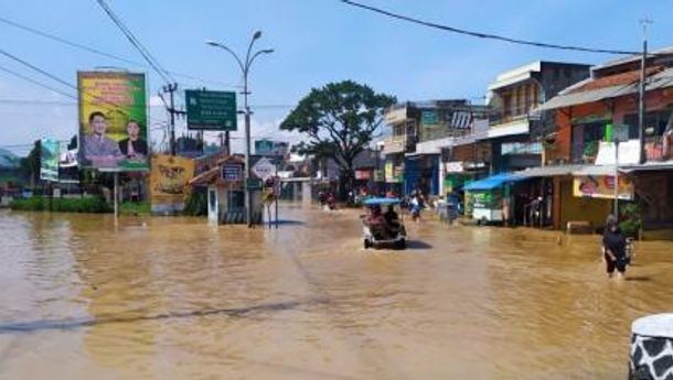 Hujan Deras, Tanggul Sungai Cikapundung Kolot Jebol: Ribuan Rumah di Kota Bandung Terendam