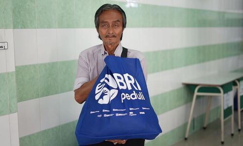 BRI Group Wujudkan Kepedulian dengan Membagikan 100.000 Paket Sembako