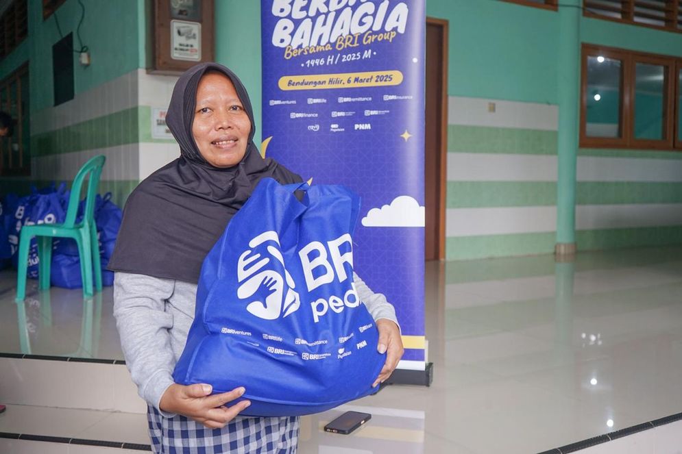 Berbagi Kebahagiaan Ramadan, BRI Group Donasikan 100.000 Paket Sembako