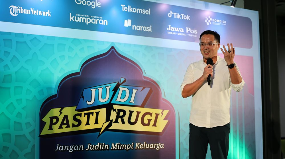 Patrick Walujo, Direktur Utama GoTo mensosialisasikan gerakan Judi Pasti Rugi kepada mitra driver Gojek..jpeg