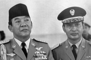 presiden-soekarno-dan-jenderal-soeharto-ap_ratio-16x9.jpg