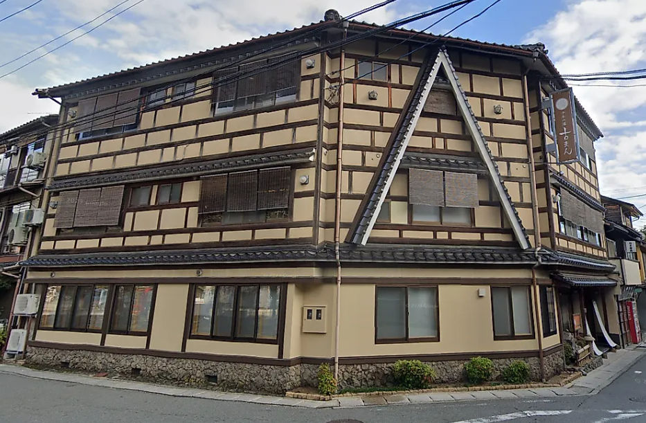 Nishiyama Onsen Keiunkan, hotel tertua di dunia, terletak di Hayakawa, Prefektur Yamanashi, Jepang.