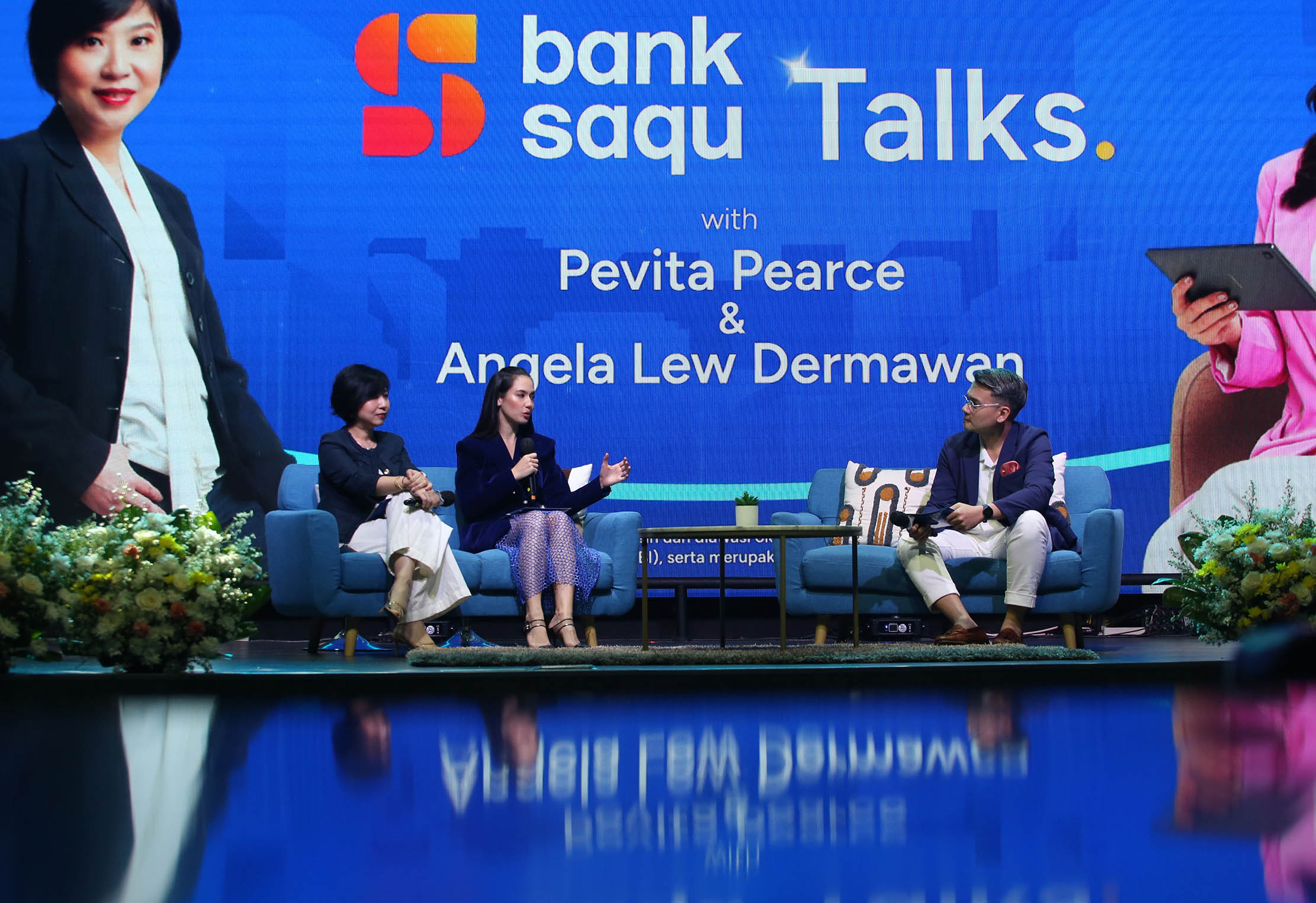 Chief Digital Business Officer PT Bank Jasa Jakarta, Angela Lew Dermawan bersama Brand Ambassador Bank Saqu, Pevita Pearce saat peluncuran fitur terbaru Bank Saqu yakni "Undang Teman" di Jakarta. Rabu 12 Maret 2025. Foto : Panji Asmoro/TrenAsia