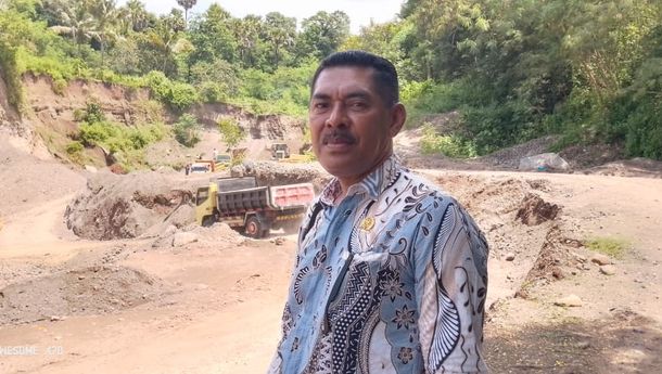 Saat di Desa Nele Lorang, Anggota DPRD Sikka Yunus N. Fernandez: 'Tambang Liar Harus Ditutup'