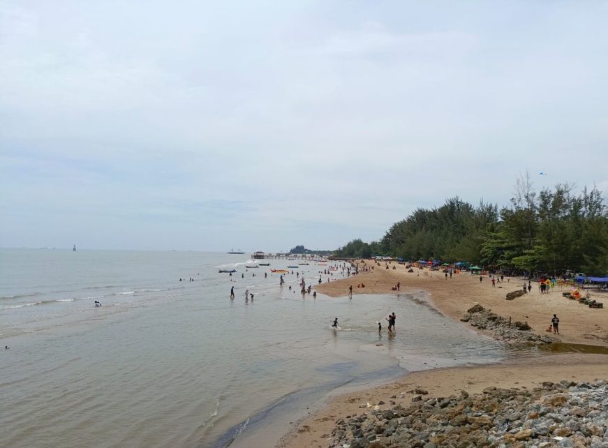 Pentai Manggar Segarasari menjadi salah satu tujuan utama lokasi wisata Balikpapan.