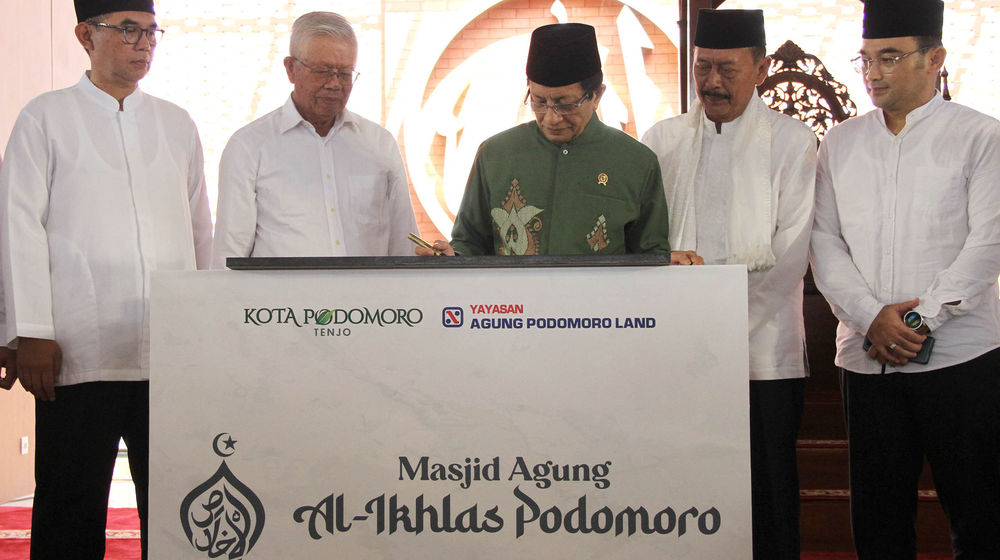 Peresmian Masjid Podomoro - Panji 1.jpg