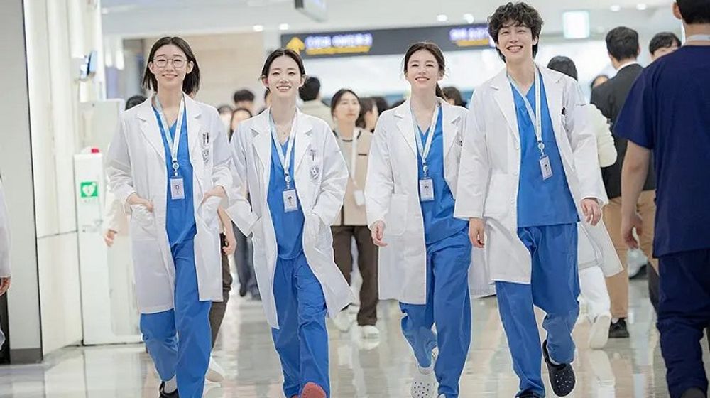 Drama Korea terbaru tayang April 2025, Resident Playbook.