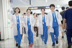 Drama Korea terbaru tayang April 2025, Resident Playbook.