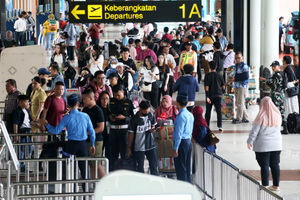 Puncak Mudik Bandara - Panji 4.jpg