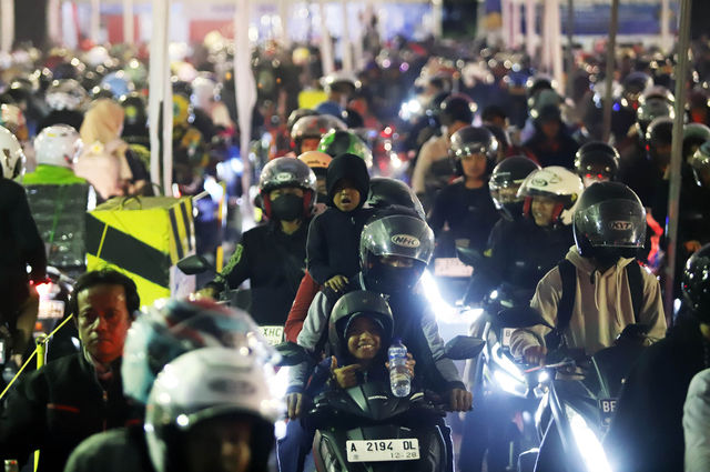 Mudik Pelabuhan Merak - Panji 4.jpg