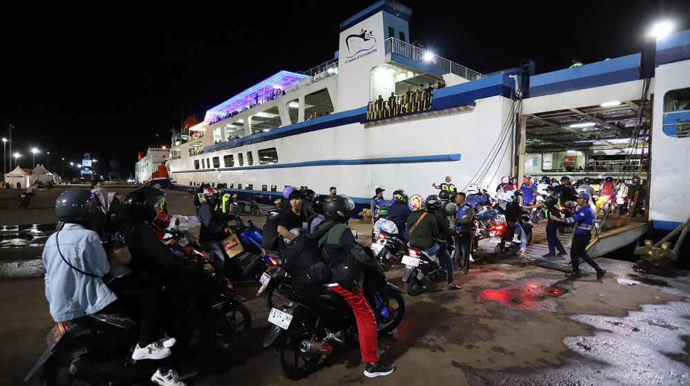 Mudik Pelabuhan Merak - Panji 3.jpg