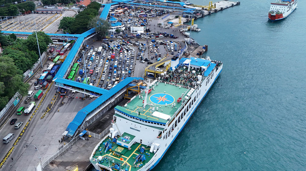 Mudik Pelabuhan Merak - Panji 2.jpg