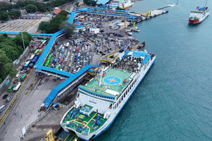 Mudik Pelabuhan Merak - Panji 2.jpg