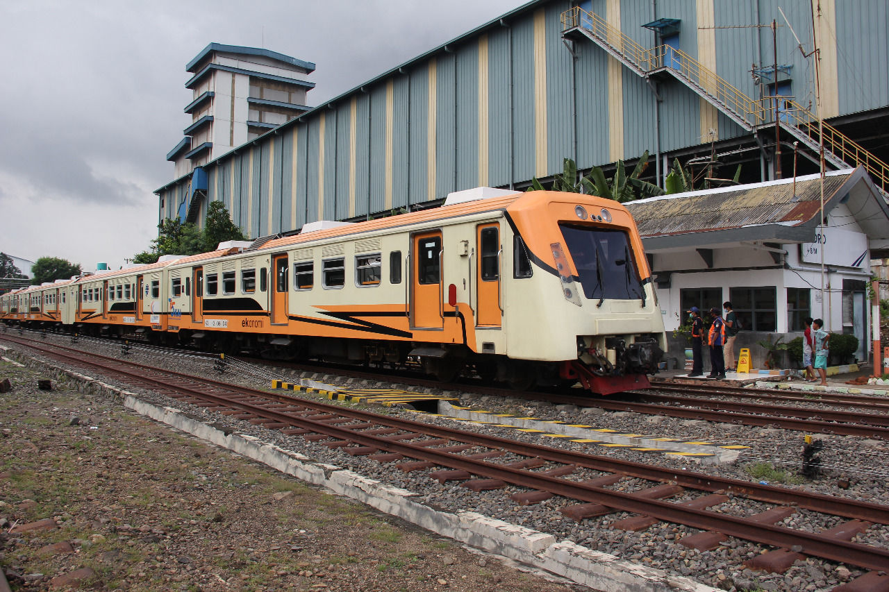 Komuter yang menjadi pilihan favorit warga selama libur Lebaran 2025